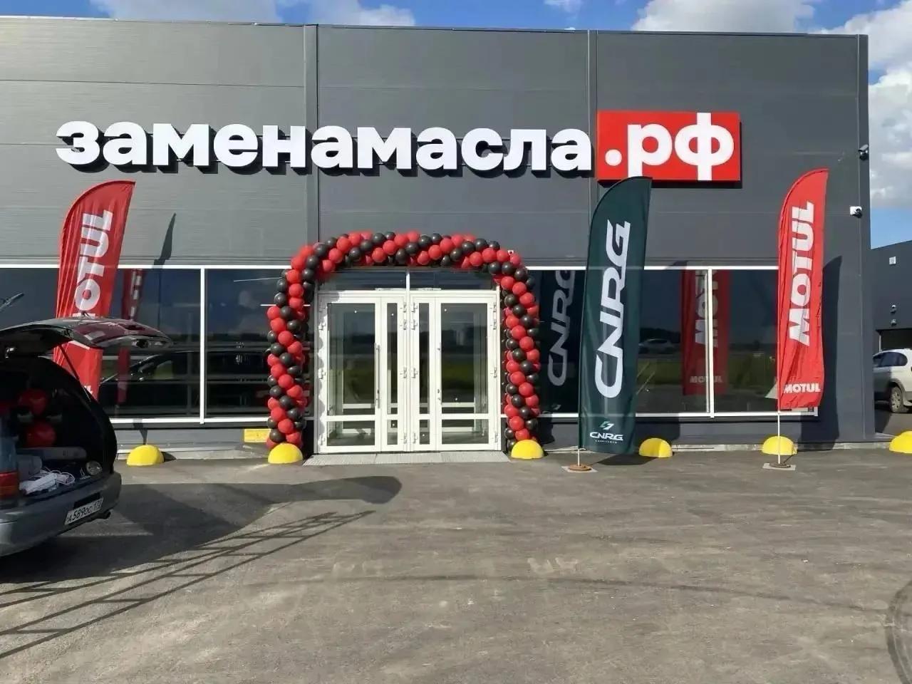 Одноэтажное коммерческое здание с односкатной кровлей